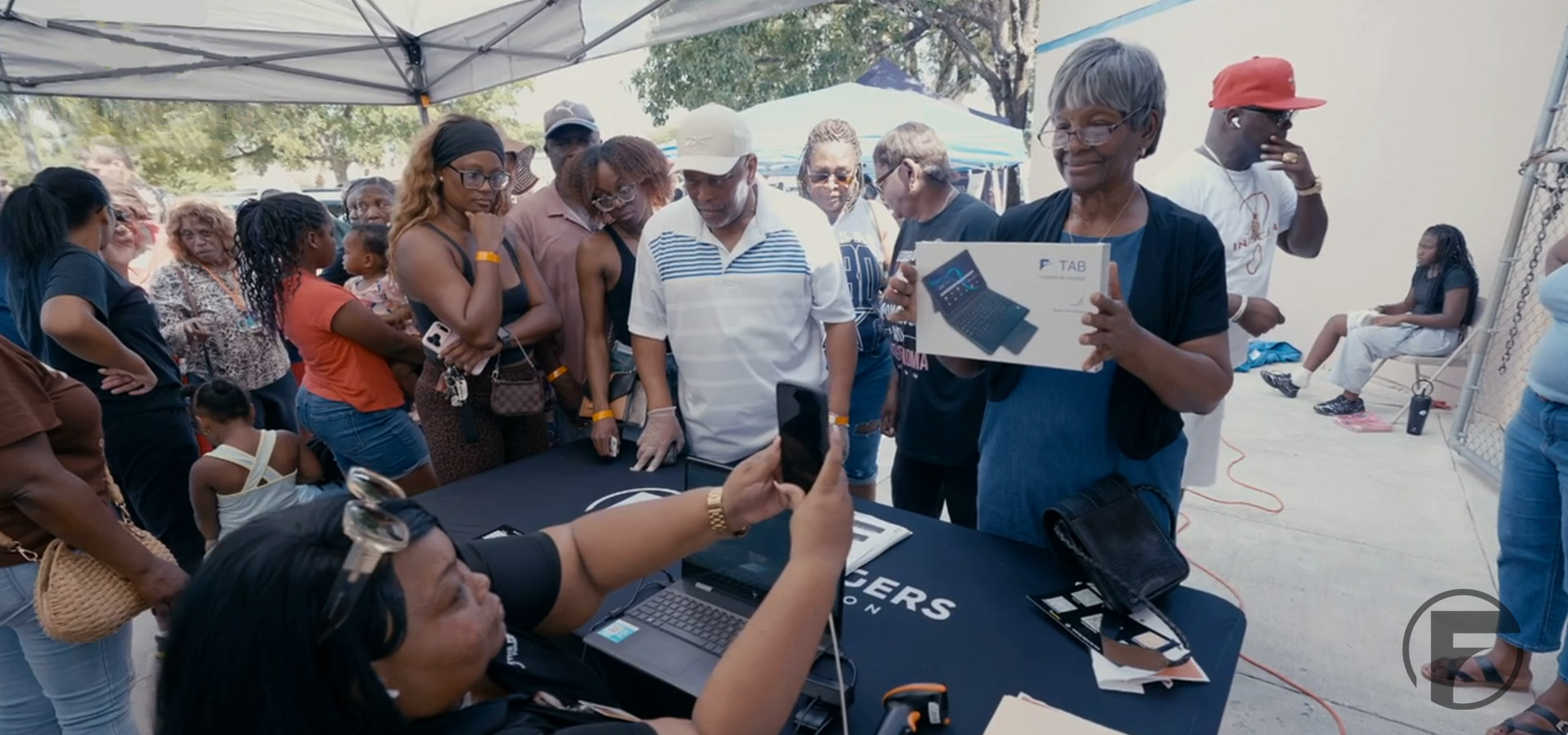 Figgers Foundation Connects Golden Acres Community to a Digital Future